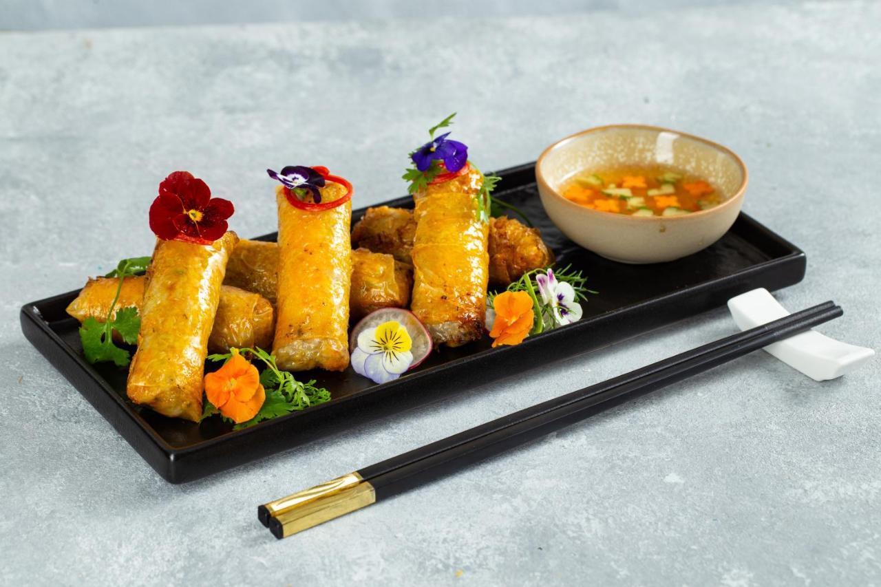 The Oriental Jade Hotel Hanoi Luaran gambar A plate of Vietnamese spring rolls