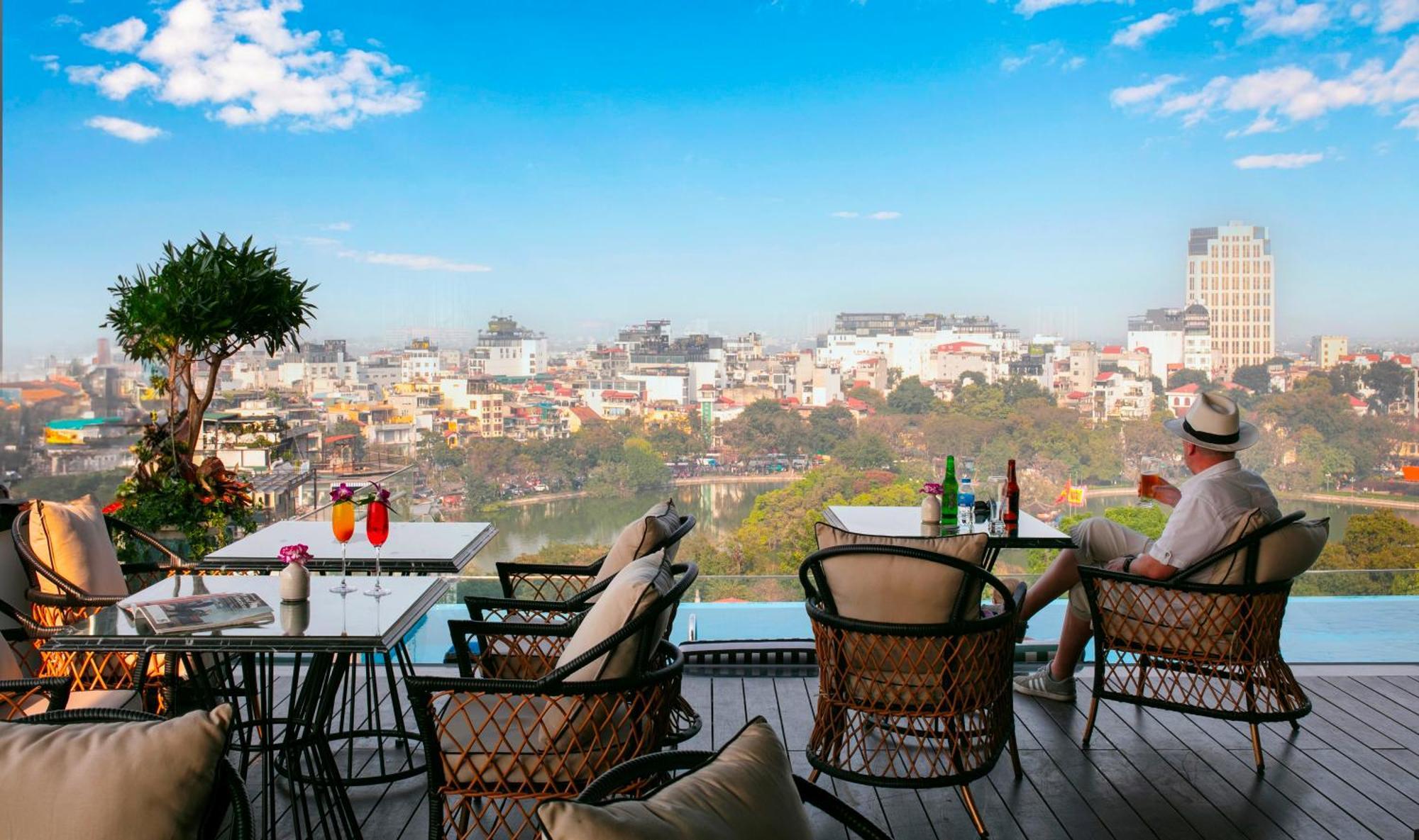 The Oriental Jade Hotel Hanoi Luaran gambar View from the rooftop bar