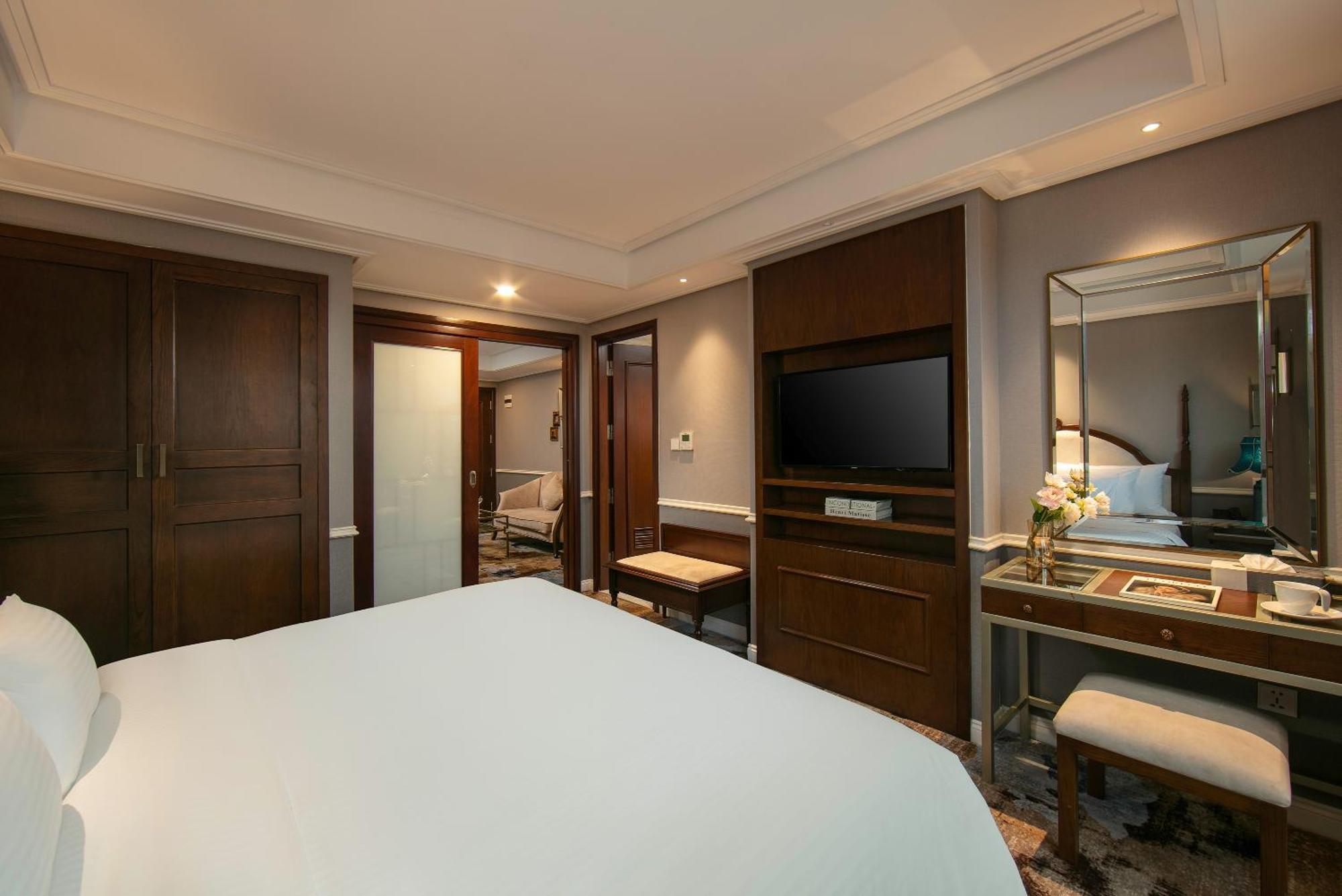 The Oriental Jade Hotel Hanoi Luaran gambar A bedroom at the hotel