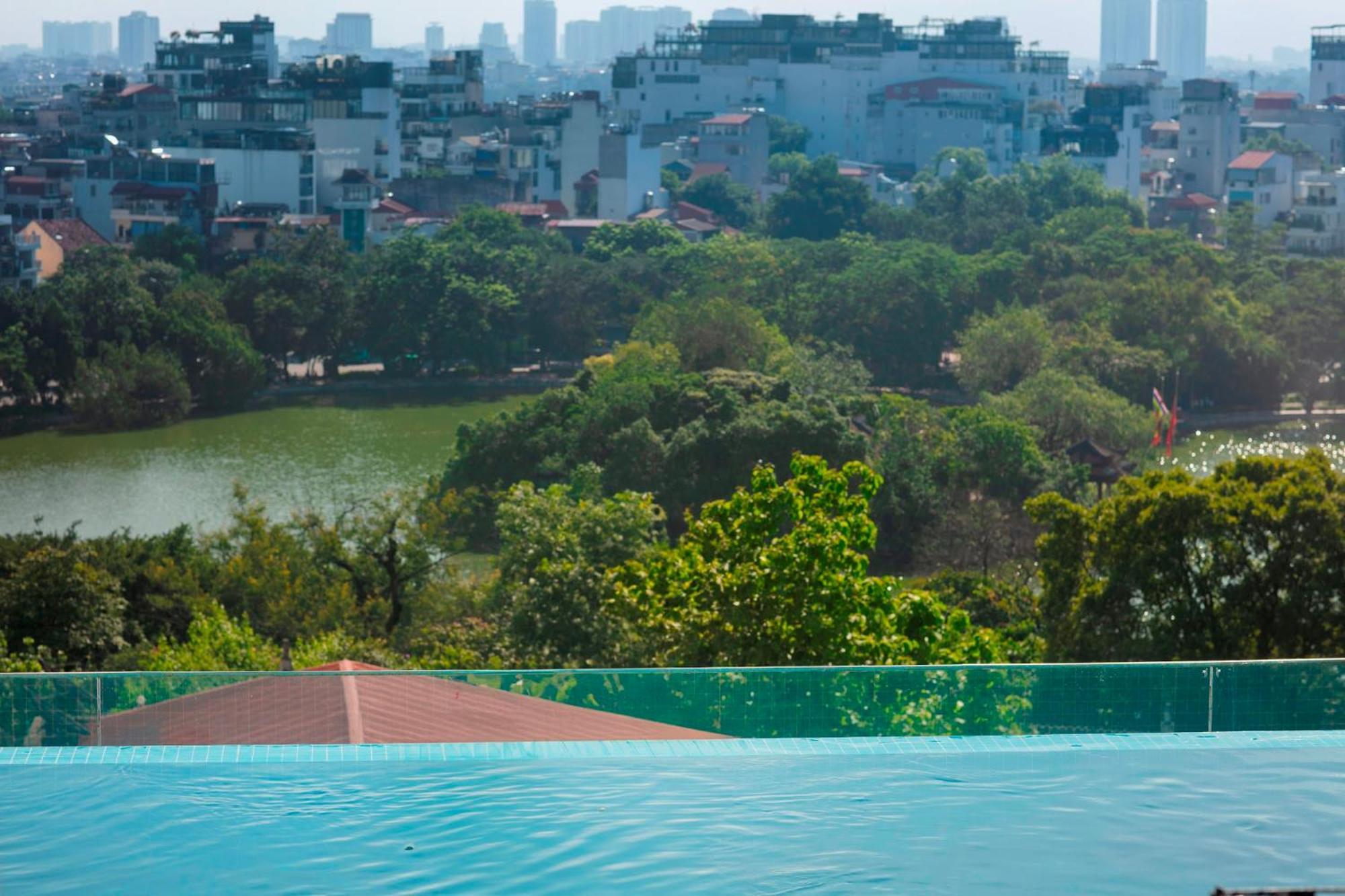 The Oriental Jade Hotel Hanoi Luaran gambar View of the lake from the hotel