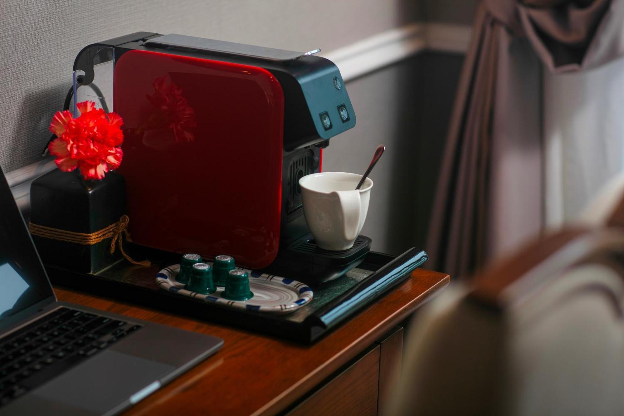 The Oriental Jade Hotel Hanoi Luaran gambar A Nespresso coffee machine