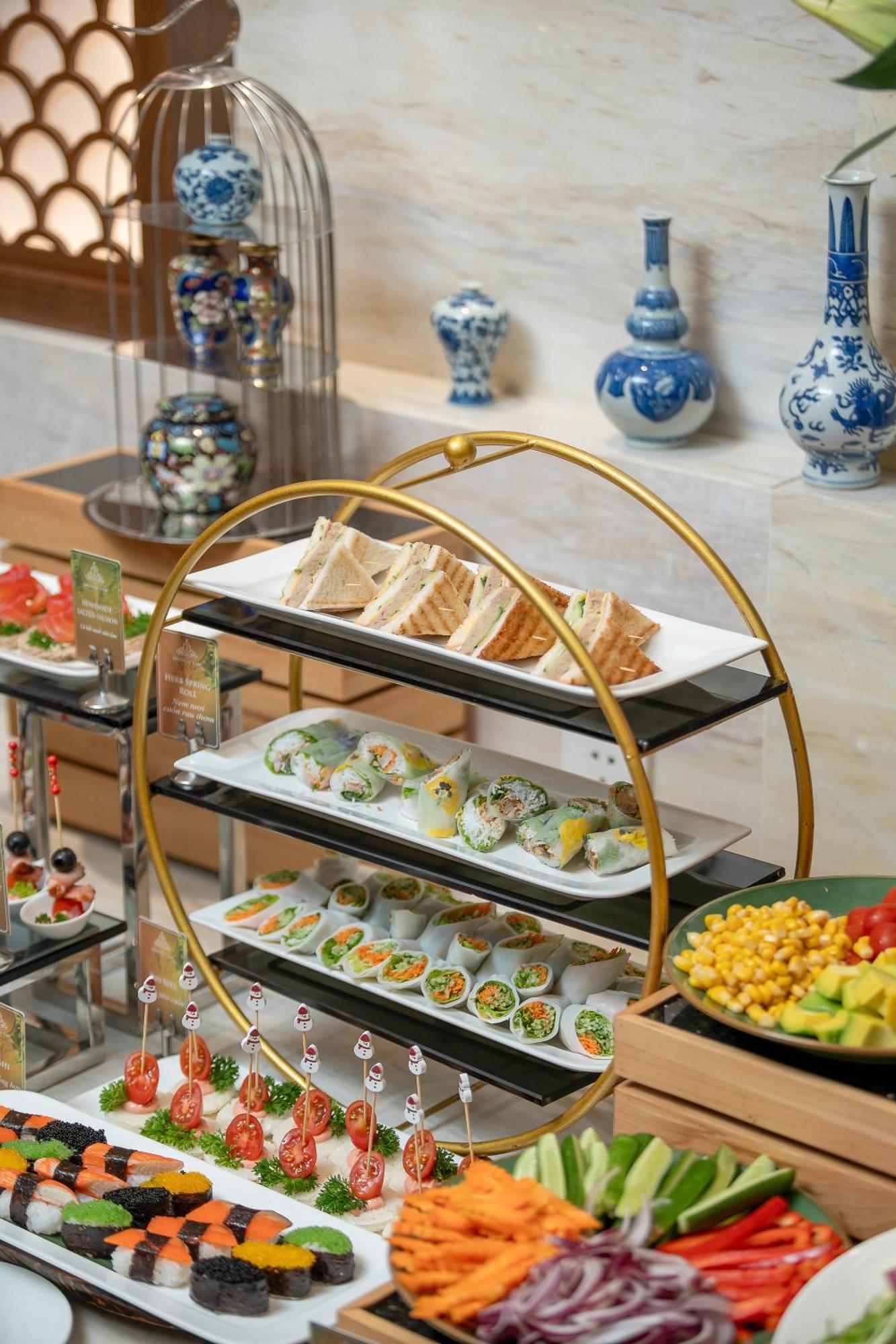 The Oriental Jade Hotel Hanoi Luaran gambar A three-tiered serving tray