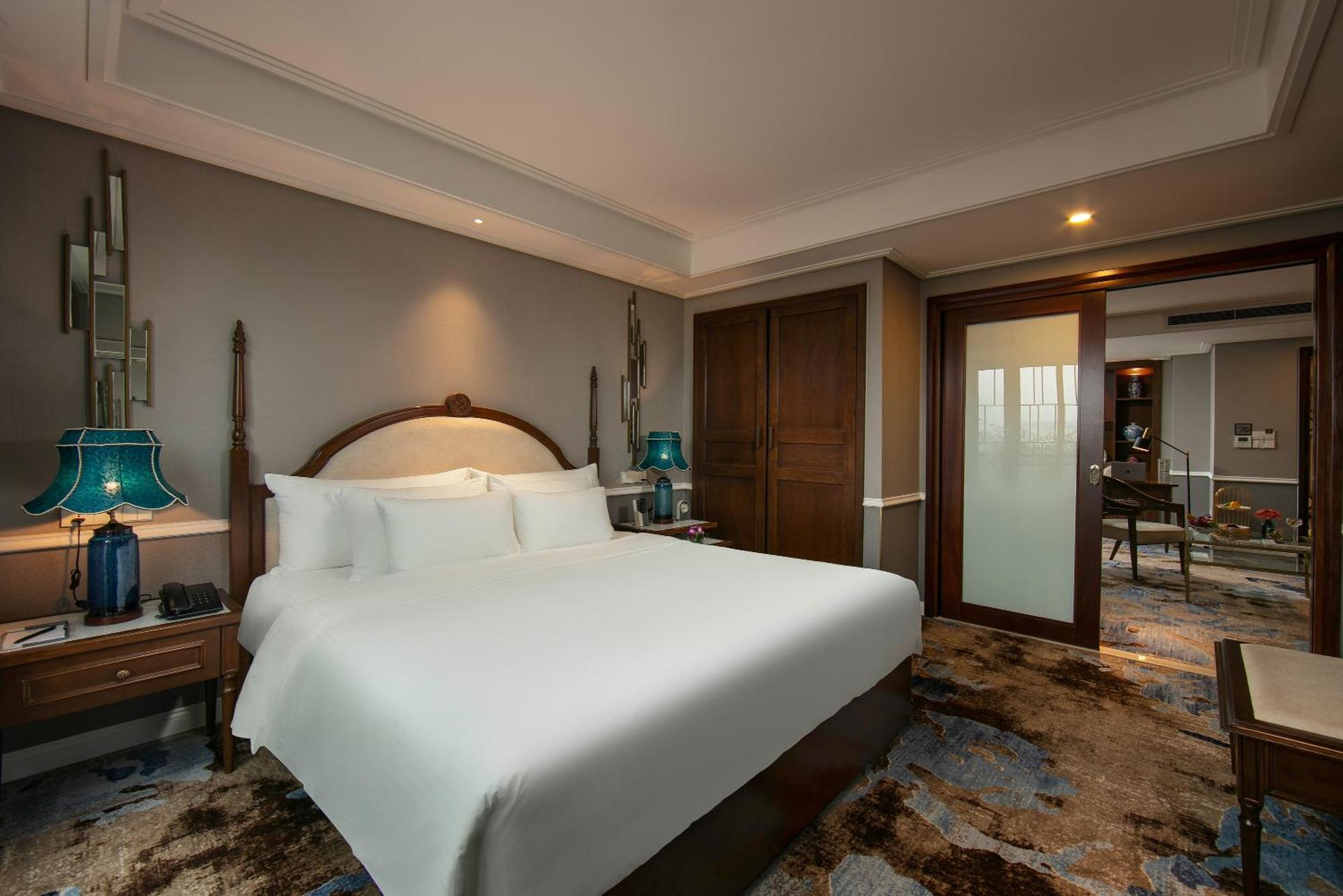 The Oriental Jade Hotel Hanoi Luaran gambar A bedroom at the hotel
