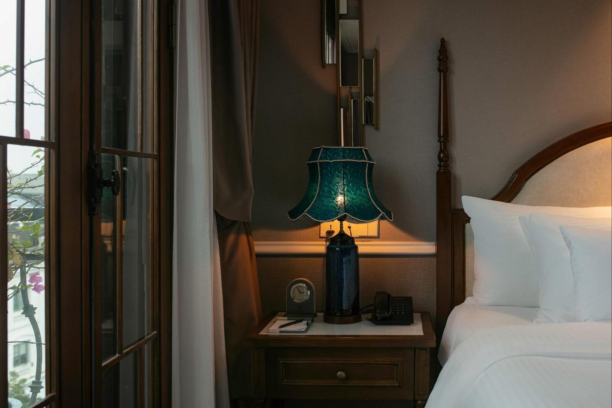 The Oriental Jade Hotel Hanoi Luaran gambar A Tiffany lamp