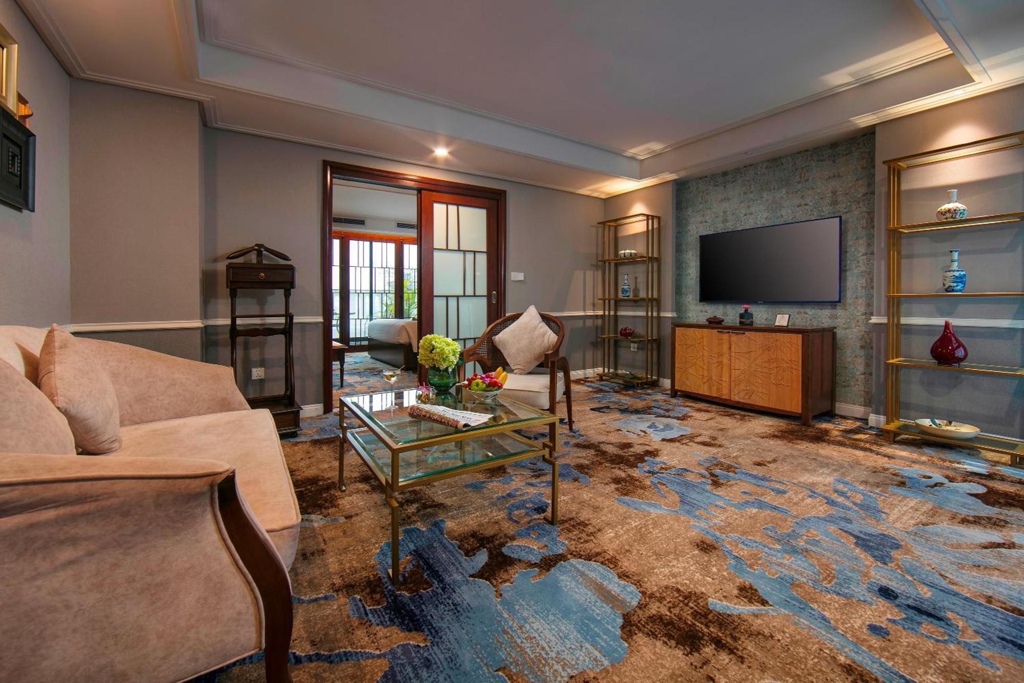 The Oriental Jade Hotel Hanoi Luaran gambar A living room at the hotel