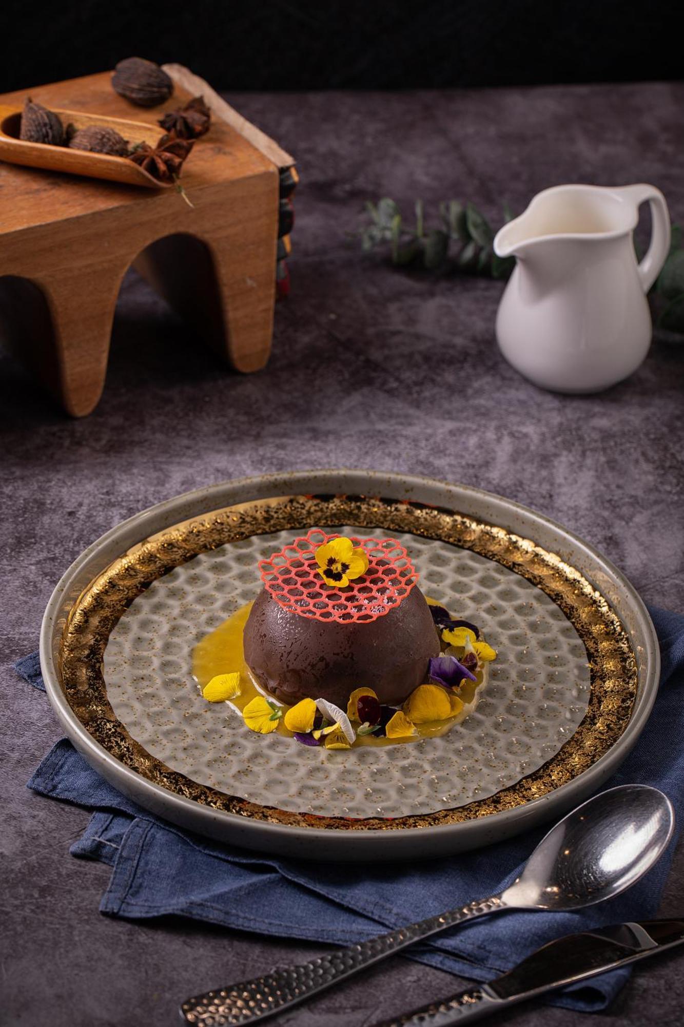 The Oriental Jade Hotel Hanoi Luaran gambar A chocolate bomb