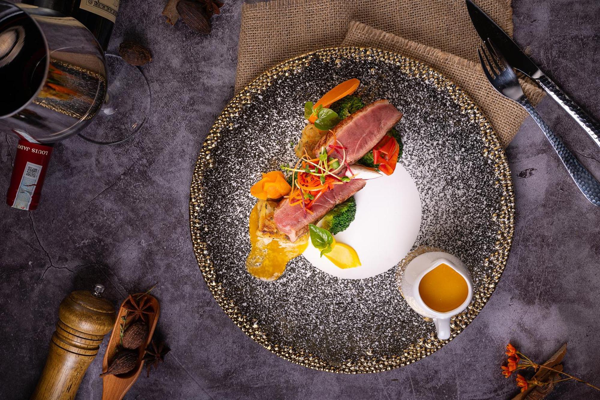 The Oriental Jade Hotel Hanoi Luaran gambar A plate of duck confit