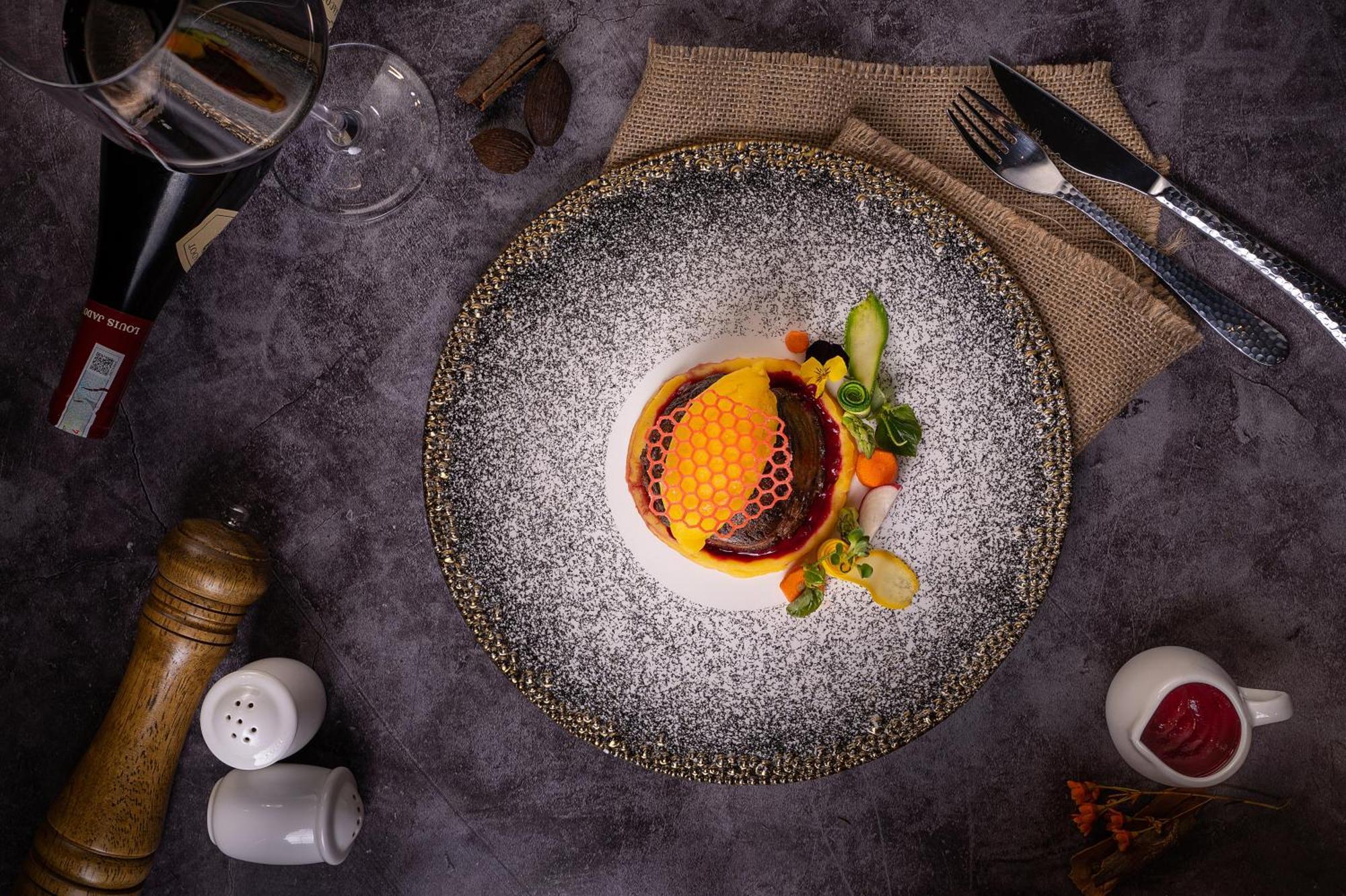 The Oriental Jade Hotel Hanoi Luaran gambar A modern version of a beef tenderloin