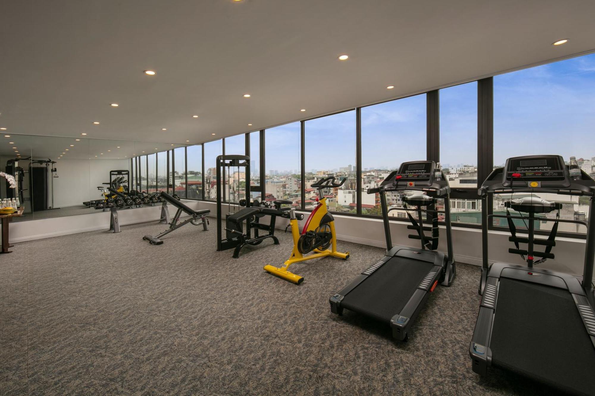 The Oriental Jade Hotel Hanoi Luaran gambar The gym at the hotel